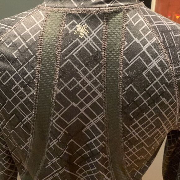 Tek Gear black/gray geometric print 1/4 zip athleisure top, XS - Picture 6 of 7